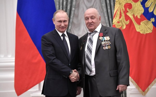 Путин вручил государственные награды за 2017 год
