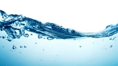 Ученые объяснили, почему опасно пить много воды