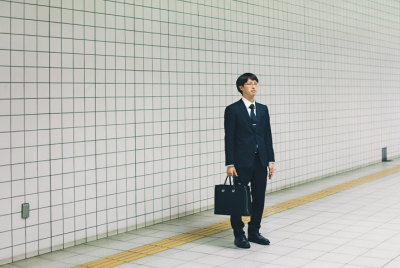 В Японии госслужащего наказали за то, что он ушел с работы на 3 минуты раньше