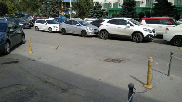Ростовчан возмутили перекрывшие выезд из ЖК «Тихий Дон» автолюбители