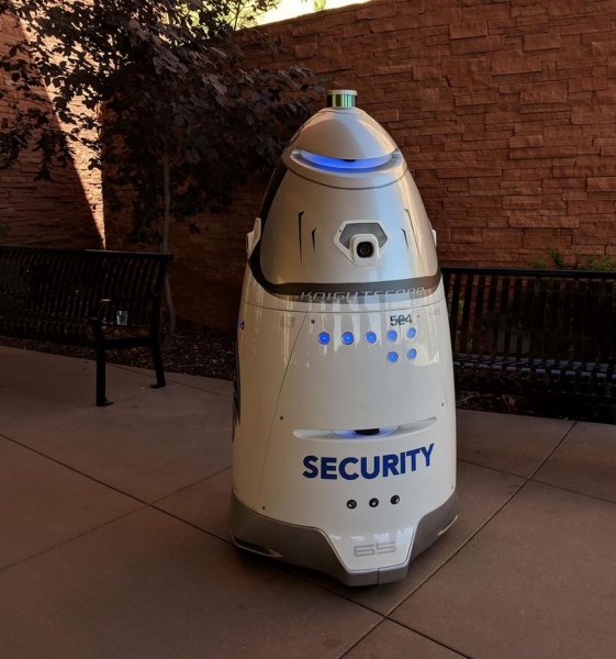 Первый робот-охранник начал работу в Аризоне