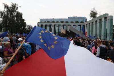ЕС запустил санкционные процедуры против Польши