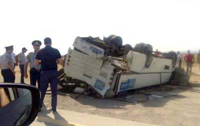 Один человек погиб и 13 пострадали в крупной аварии в Азербайджане