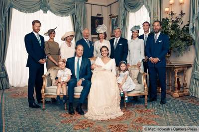 В Британии королевская семья сфотографировалась без королевы