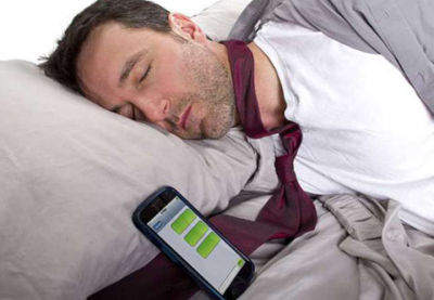 Почему спать рядом со смартфоном вредно для здоровья