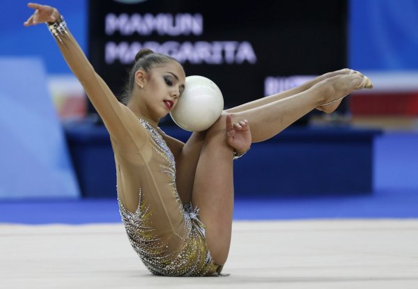 Красавица-гимнастка из Воронежа восхитила пользователей сложнейшими упражнениями