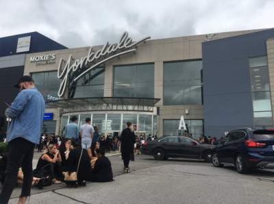 В Торонто неизвестные открыли стрельбу в торговом центре