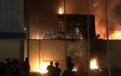 В Ираке разгромили и подожгли консульство Ирана