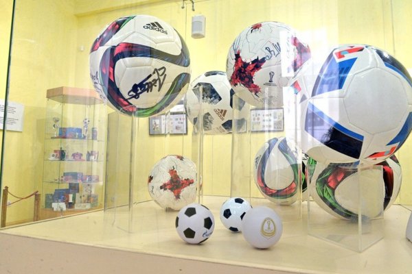 Мяч с автографом Десайи стал частью экспозиции музея в Екатеринбурге