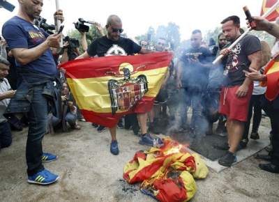 Каталонцы вышли на марш за единство с Испанией