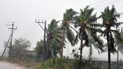 Побережье Индии накрыл смертельный циклон
