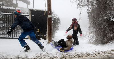 Грецию завалило снегом, появились первые жертвы