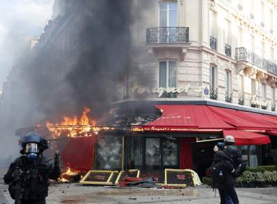 В Париже задержаны более 200 человек