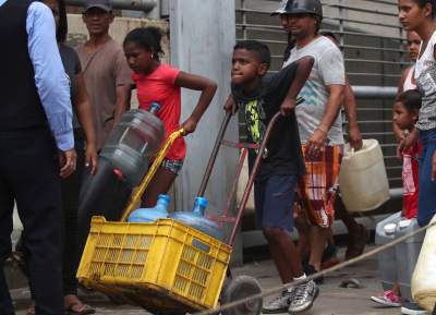 Жители Венесуэлы остались без питьевой воды